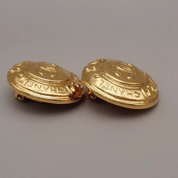CHANEL CC Logo Round Button Earrings Clip-On Gold-Plated France 87RK795 - Picture 4 of 8
